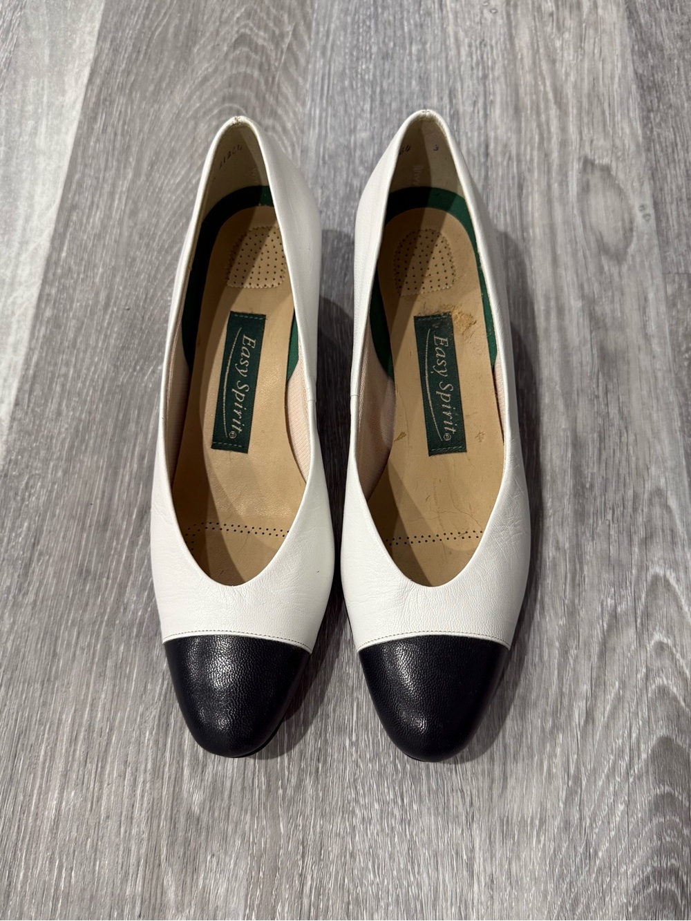 Vintage East Spirit Colorblock Cap Toe Slip-On Flats Round Toe White/Black 6.5